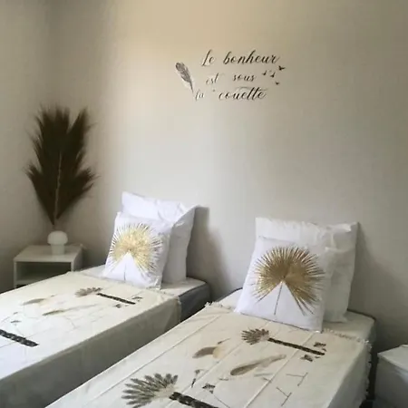 Spacieuse, Lumineuse Avec Piscine Villa