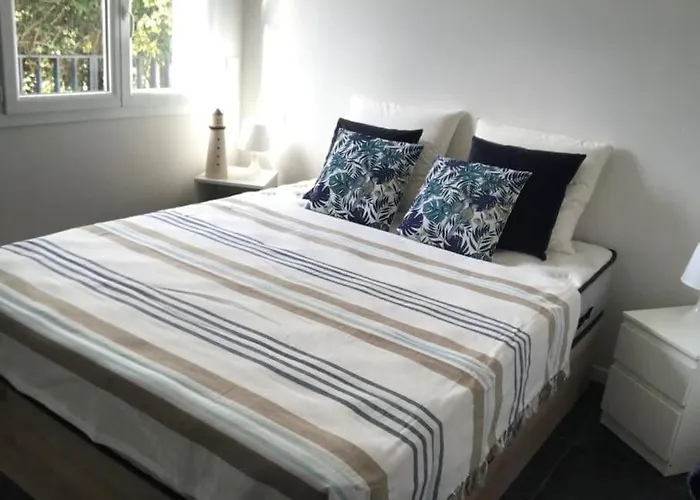 Spacieuse, Lumineuse Avec Piscine