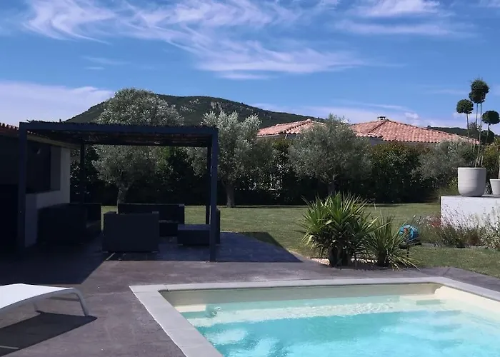 Spacieuse, Lumineuse Avec Piscine *